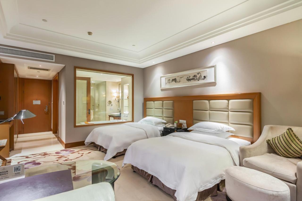 Hotel Wyndham Xinyang Downtown Exterior foto