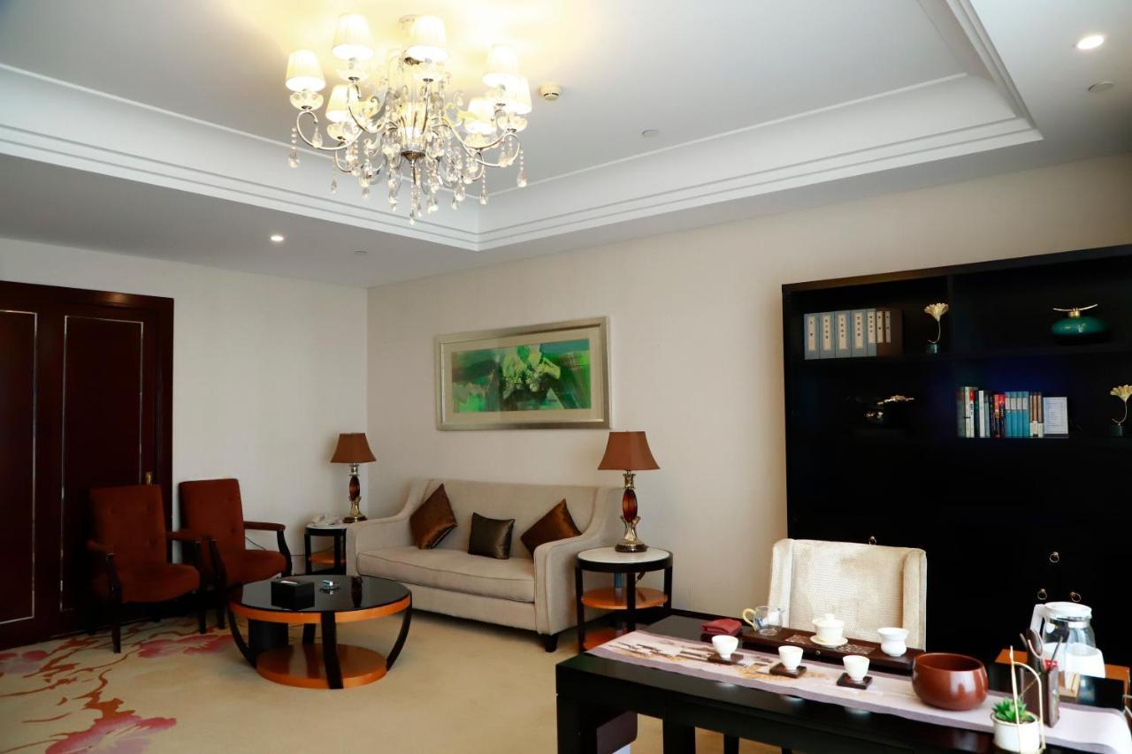 Hotel Wyndham Xinyang Downtown Exterior foto